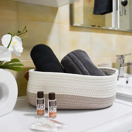 Moderno - 15 Minuti Dal Centro E Parcheggio Pubblico Gratuito