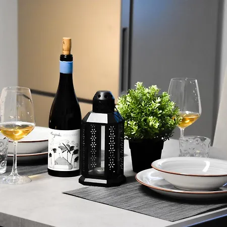 Moderno - 15 Minuti Dal Centro E Parcheggio Pubblico Gratuito