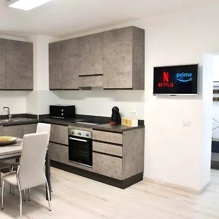 Apartment Moderno - 15 Minuti Dal Centro E Parcheggio Pubblico Gratuito *
