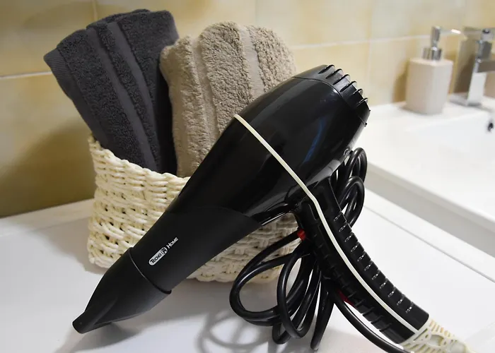 Moderno - 15 Minuti Dal Centro E Parcheggio Pubblico Gratuito 科莫