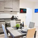 Moderno - 15 Minuti Dal Centro E Parcheggio Pubblico Gratuito *