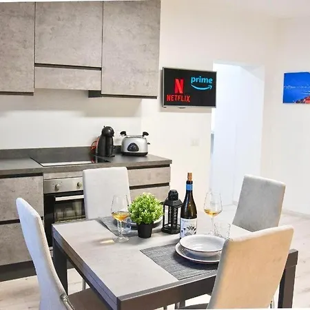 Moderno - 15 Minuti Dal Centro E Parcheggio Pubblico Gratuito *