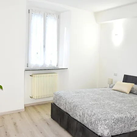 Moderno - 15 Minuti Dal Centro E Parcheggio Pubblico Gratuito Daire Como