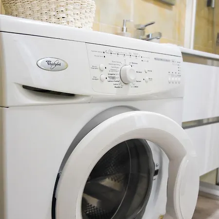 Moderno - 15 Minuti Dal Centro E Parcheggio Pubblico Gratuito Apartman